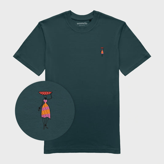 Unisex-T-Shirt petrol mit bestickter Brustpartie, Fokus auf Design, afrikanischer Frau in Kleid, rote Schüssel auf Kopf