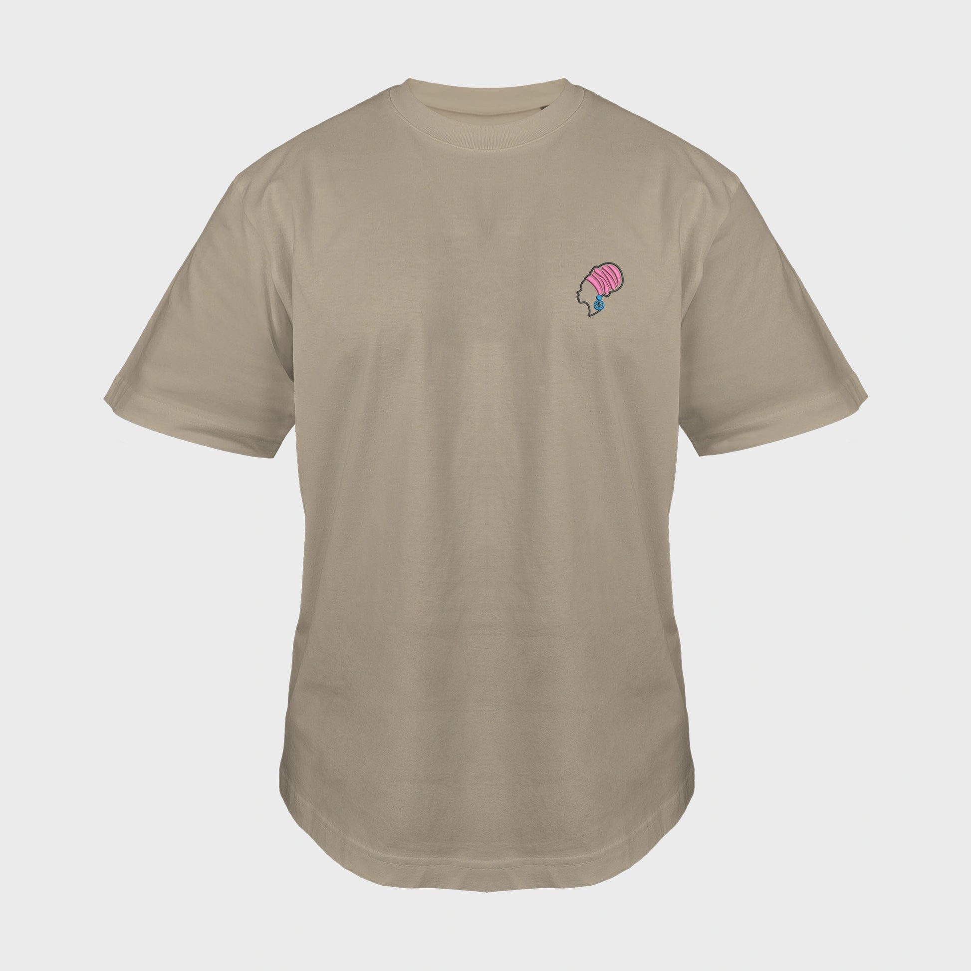 Unisex-T-Shirt Oversize mastic mit bestickter Brustpartie, afrikanischer Frau mit Kopftuch und großen Ohrringen, vorderansicht mann