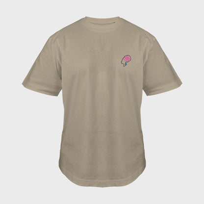 Unisex-T-Shirt Oversize mastic mit bestickter Brustpartie, afrikanischer Frau mit Kopftuch und großen Ohrringen, vorderansicht mann