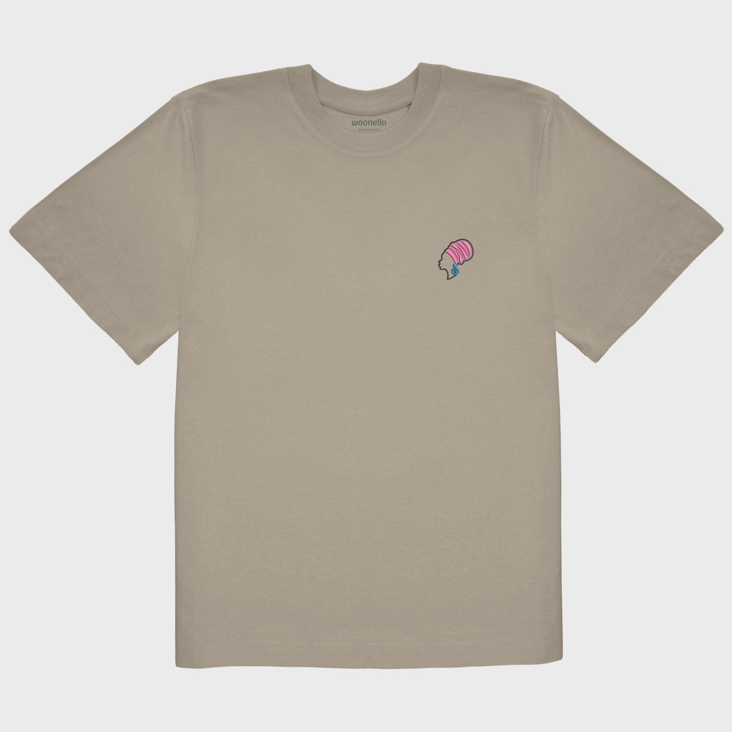 Unisex-T-Shirt Oversize mastic mit bestickter Brustpartie, afrikanischer Frau mit Kopftuch und großen Ohrringen