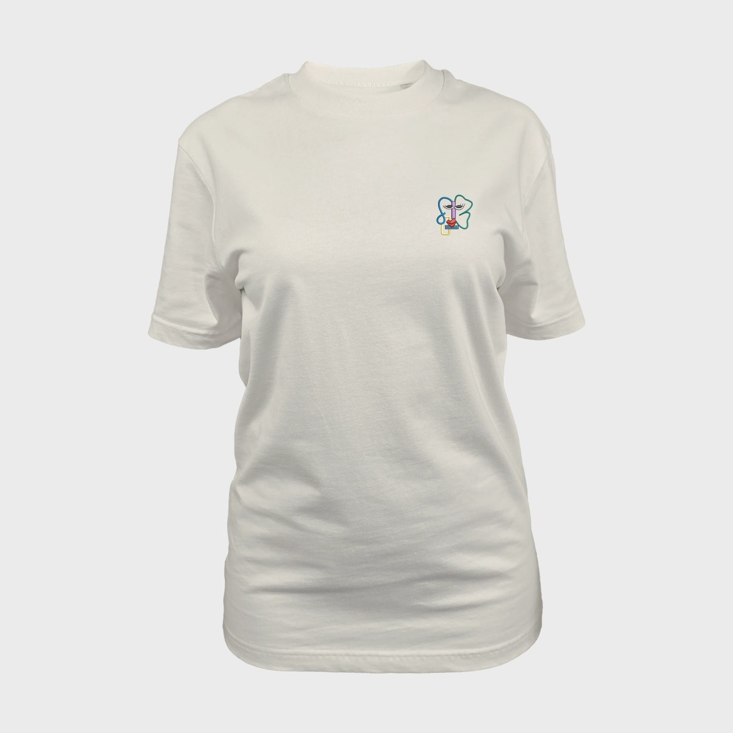 Unisex-T-Shirt cremeweiß mit bestickter Brustpartie, abstraktes Linienkunst-Gesicht mit farbenfrohen Details, vorderansicht frau