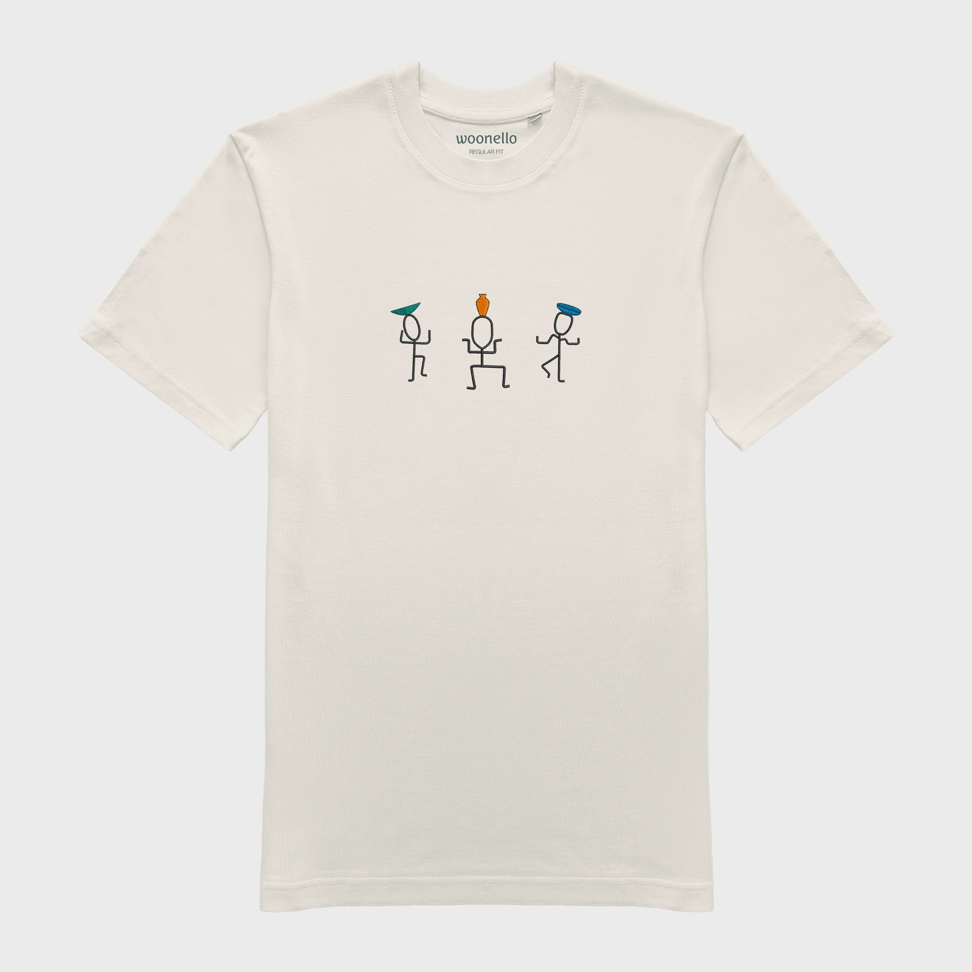 Unisex-T-Shirt cremeweiß mit großflächiger Bruststickerei, Illustration von drei tanzenden Figuren mit Vasen auf dem Kopf