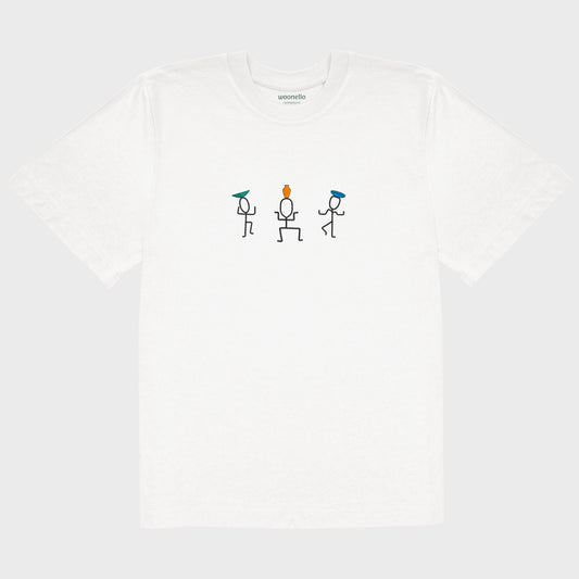 Unisex-T-Shirt Oversize weiß mit großflächiger Bruststickerei, Illustration von drei tanzenden Figuren mit Vasen auf dem Kopf