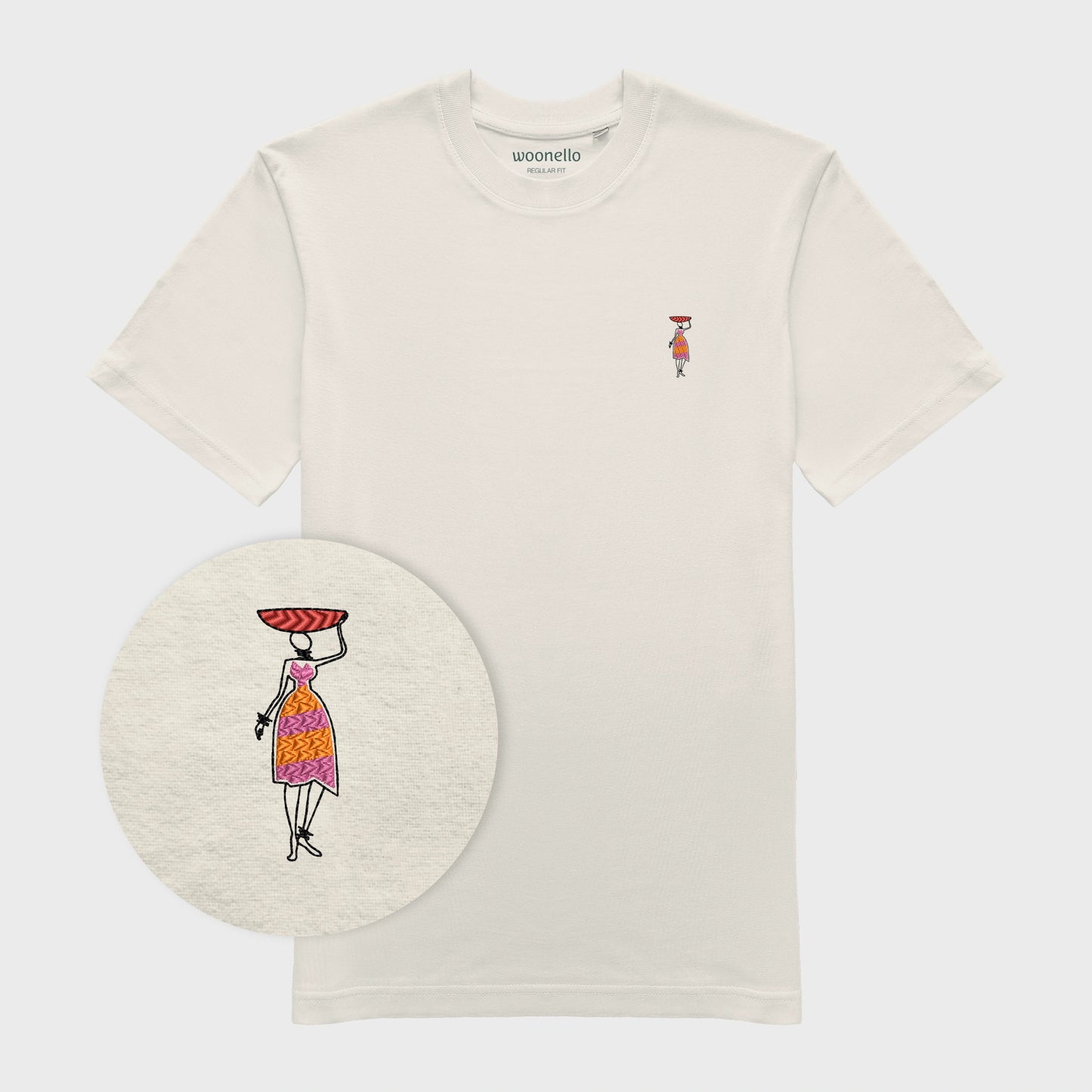 Unisex-T-Shirt cremeweiß mit bestickter Brustpartie, Fokus auf Design, afrikanischer Frau in Kleid, rote Schüssel auf Kopf