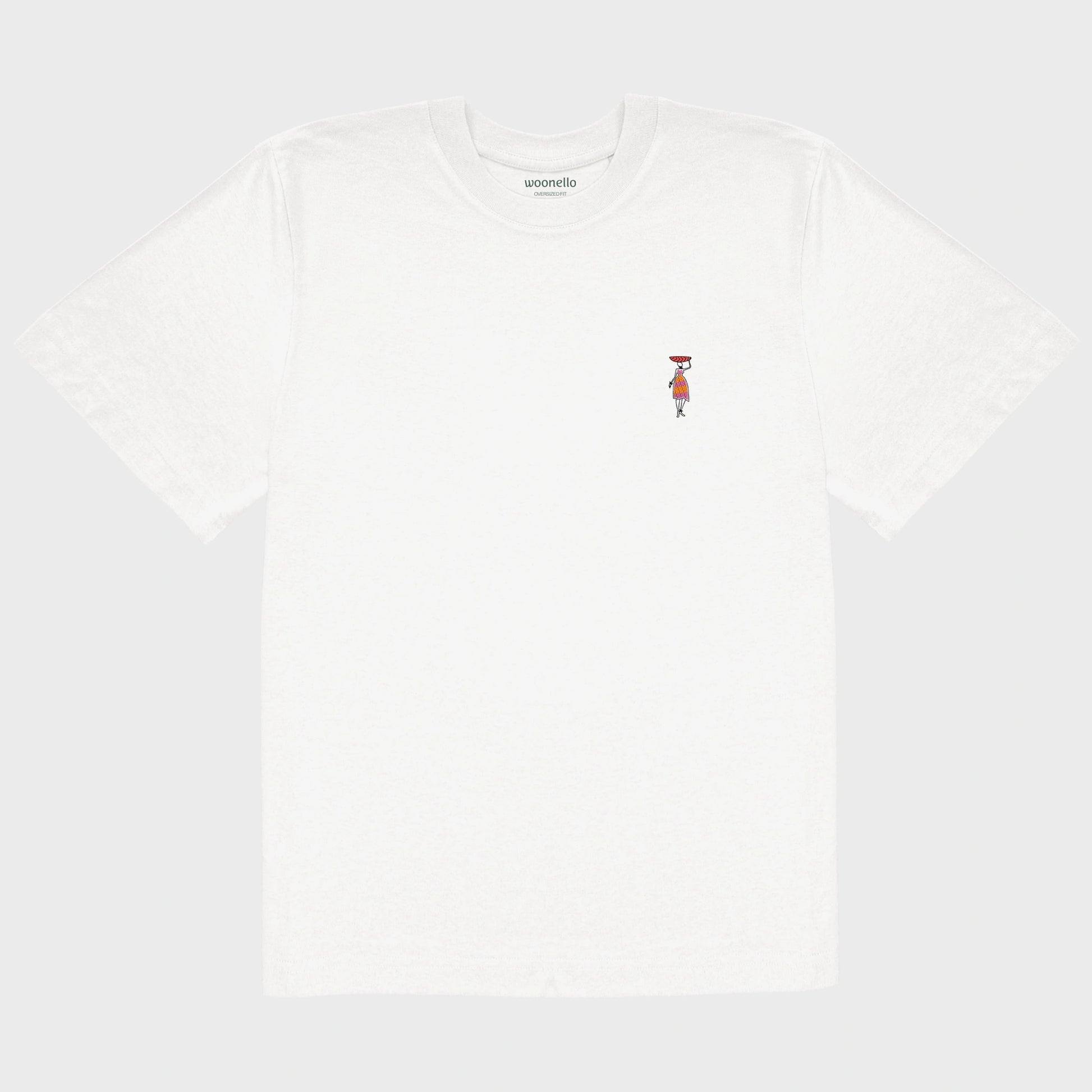 Unisex-T-Shirt Oversize weiß mit bestickter Brustpartie, afrikanischer Frau in Kleid, rote Schüssel auf Kopf