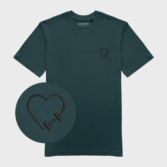 Unisex-T-Shirt petrol mit bestickter Brustpartie, Fokus auf Design, Hantelmotiv in Herzform