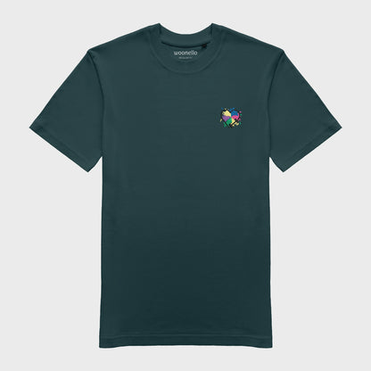 Unisex-T-Shirt petrol mit bestickter Brustpartie, Hantelmotiv in Herzform auf mehrfarbigem Hintergrund