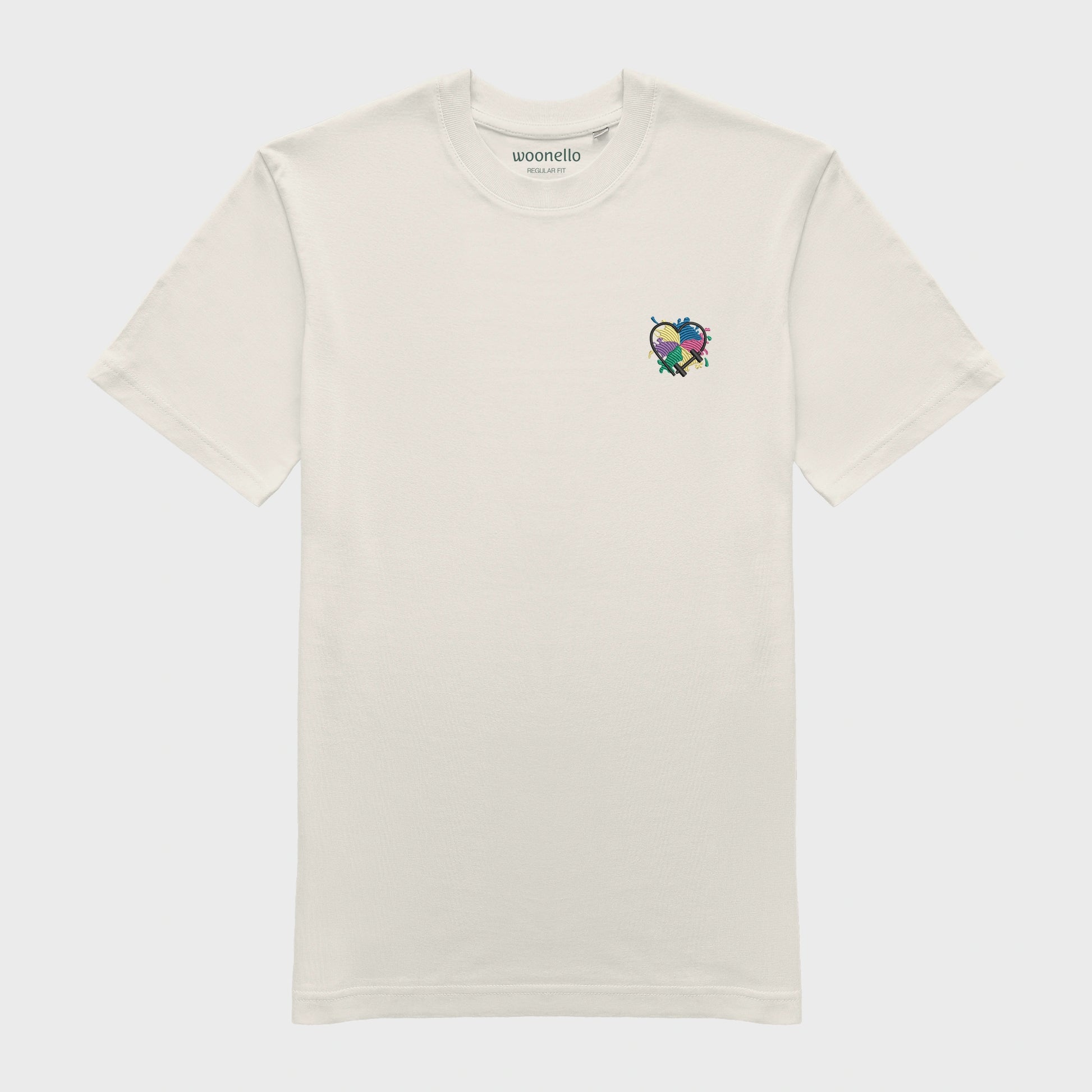 Unisex-T-Shirt cremeweiß mit bestickter Brustpartie, Hantelmotiv in Herzform auf mehrfarbigem Hintergrund