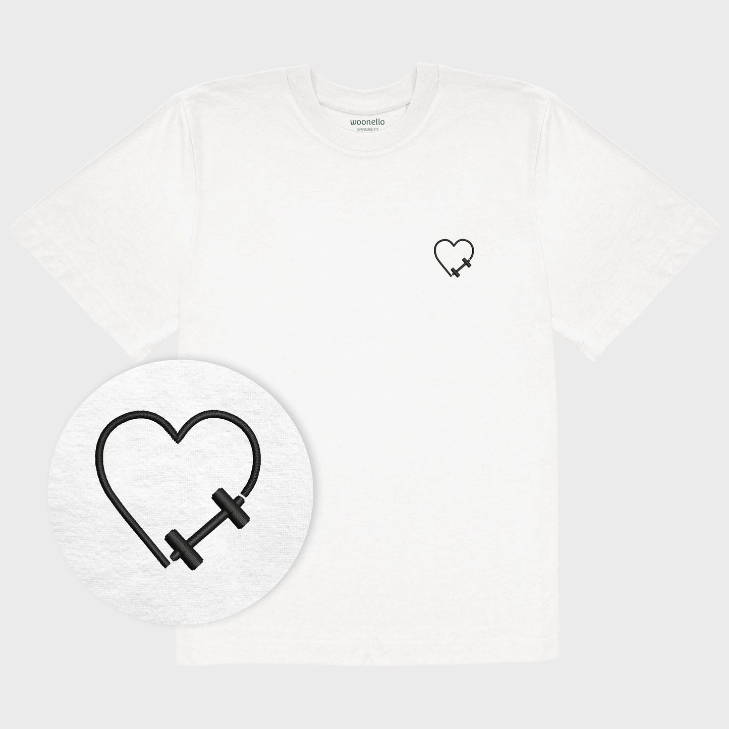 Unisex-T-Shirt Oversize weiß mit bestickter Brustpartie, Fokus auf Design, Hantelmotiv in Herzform