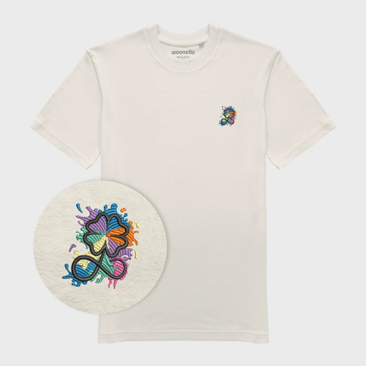 Unisex-T-Shirt cremeweiß mit bestickter Brustpartie, Fokus auf Design, Kleeblatt-Infinity-Logo im mehrfarbigen Farbspritzer-Design