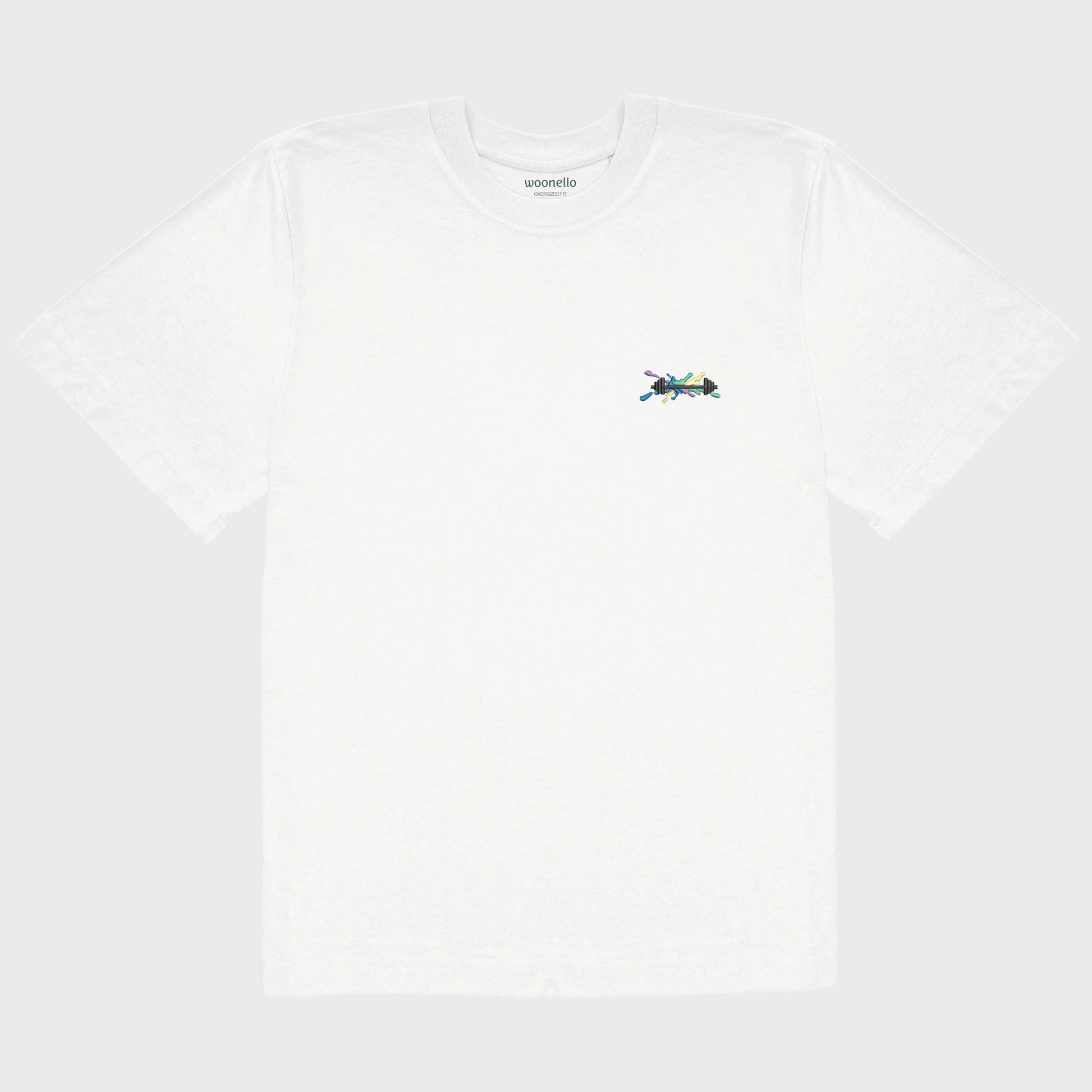 Unisex-T-Shirt Oversize weiß mit bestickter Brustpartie, Hantelillustration auf mehrfarbiger Grafikkomposition