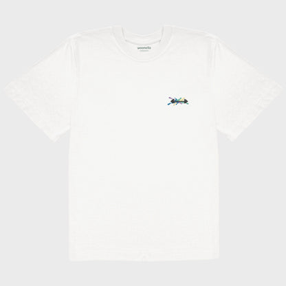Unisex-T-Shirt Oversize weiß mit bestickter Brustpartie, Hantelillustration auf mehrfarbiger Grafikkomposition