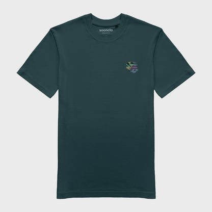 Unisex-T-Shirt petrol mit bestickter Brustpartie, Umrisszeichnung eines Sneakers mit Bewegungslinien im Hintergrund
