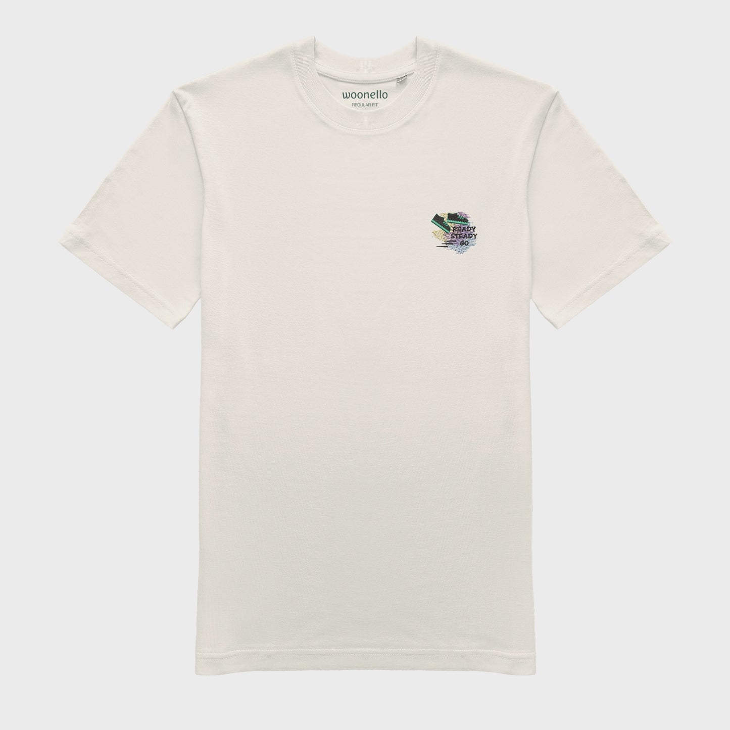 Unisex-T-Shirt cremeweiß mit bestickter Brustpartie, Umrisszeichnung eines Sneakers mit Bewegungslinien im Hintergrund