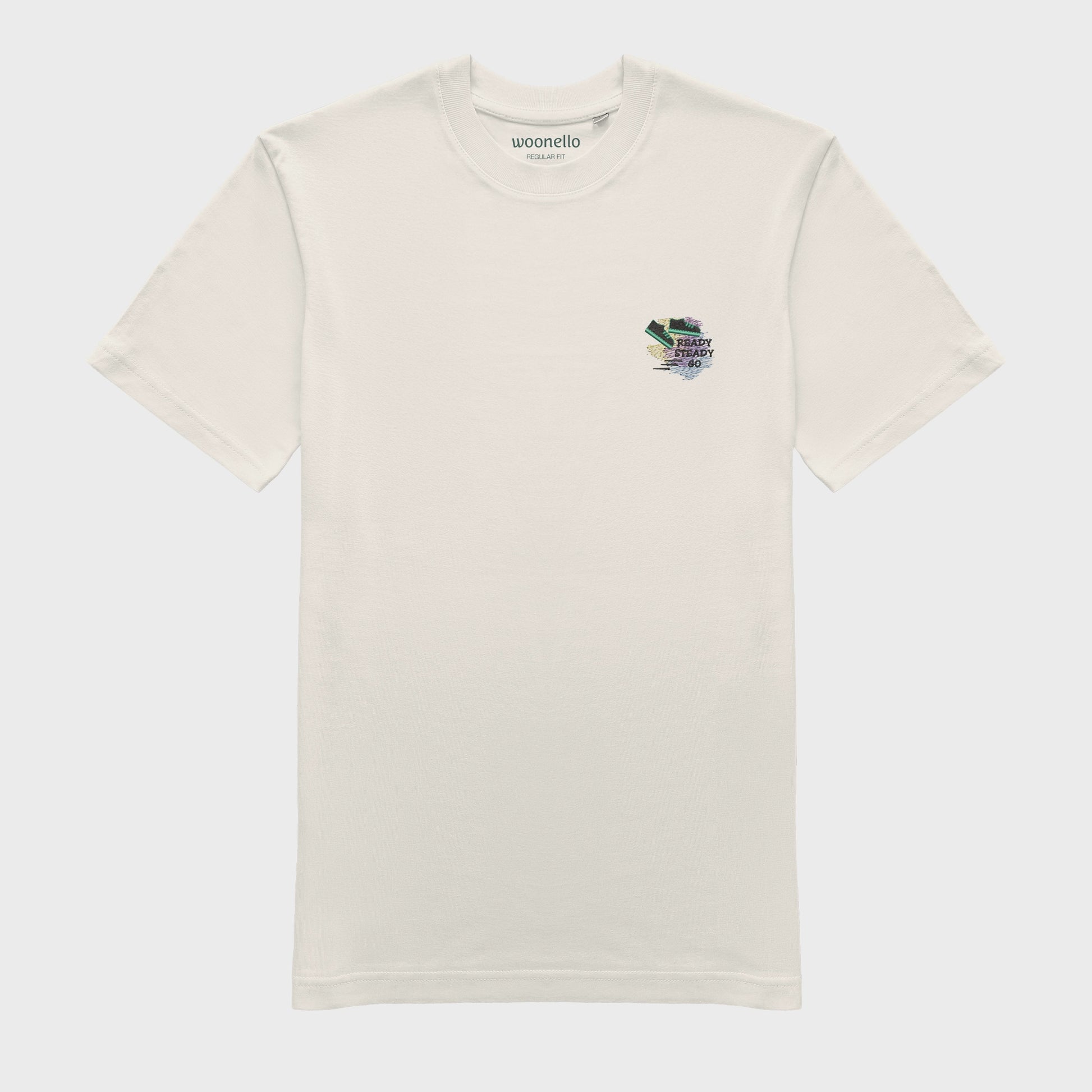 Unisex-T-Shirt cremeweiß mit bestickter Brustpartie, Umrisszeichnung eines Sneakers mit Bewegungslinien im Hintergrund