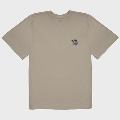 Unisex-T-Shirt Oversize mastic mit bestickter Brustpartie, Umrisszeichnung eines Sneakers mit Bewegungslinien im Hintergrund