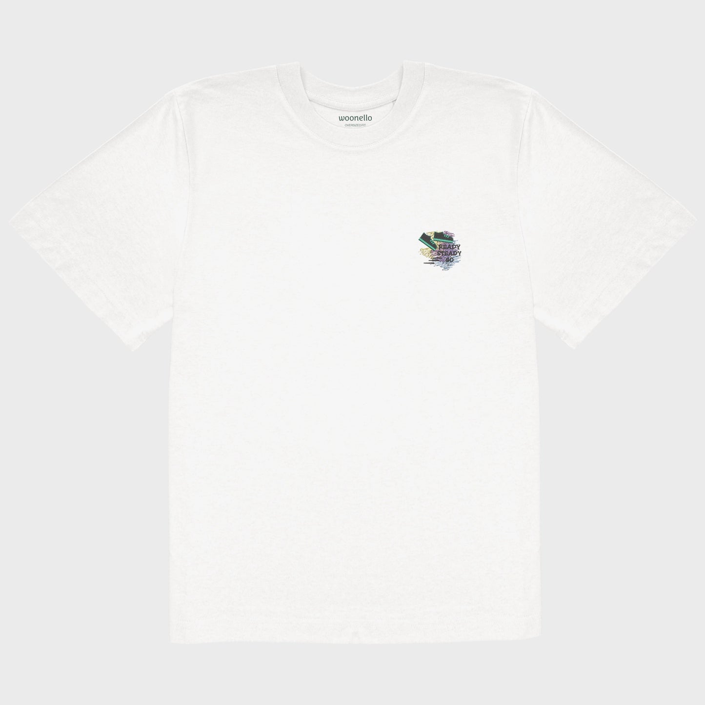 Unisex-T-Shirt Oversize weiß mit bestickter Brustpartie, Umrisszeichnung eines Sneakers mit Bewegungslinien im Hintergrund