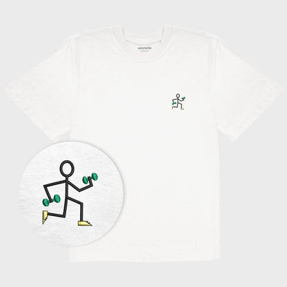 Unisex-T-Shirt Oversize weiß mit bestickter Brustpartie, Fokus auf Design, einfache Strichzeichnung einer rennenden Strichmännchenfigur mit Hanteln