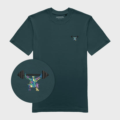 Unisex-T-Shirt petrol mit bestickter Brustpartie, Fokus auf Design, minimalistische Umrisszeichnung einer Person in Kniebeuge mit Langhantel, mehrfarbiger Hintergrund