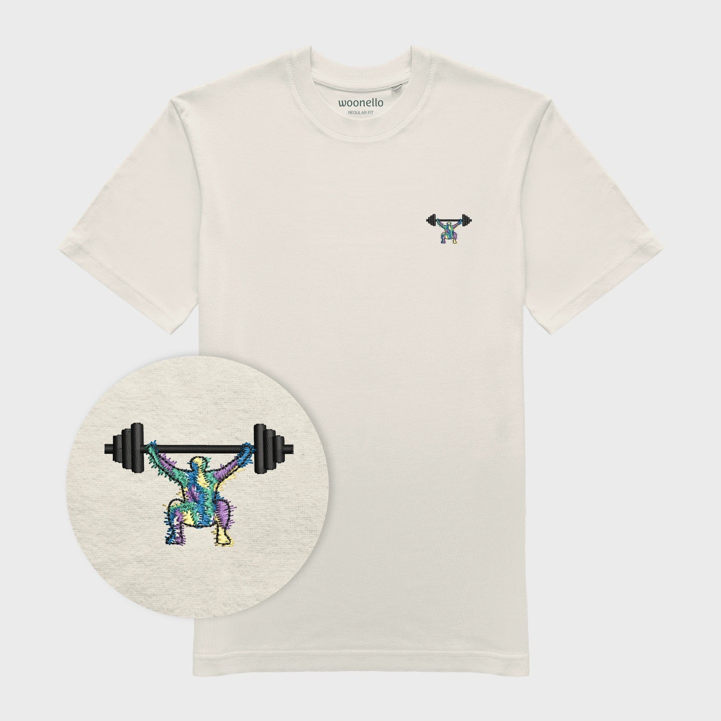Unisex-T-Shirt cremeweiß mit bestickter Brustpartie, Fokus auf Design, minimalistische Umrisszeichnung einer Person in Kniebeuge mit Langhantel, mehrfarbiger Hintergrund