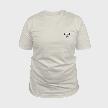 Unisex-T-Shirt cremeweiß mit bestickter Brustpartie, minimalistische Umrisszeichnung einer Person in Kniebeuge mit Langhantel, mehrfarbiger Hintergrund, vorderansicht mann