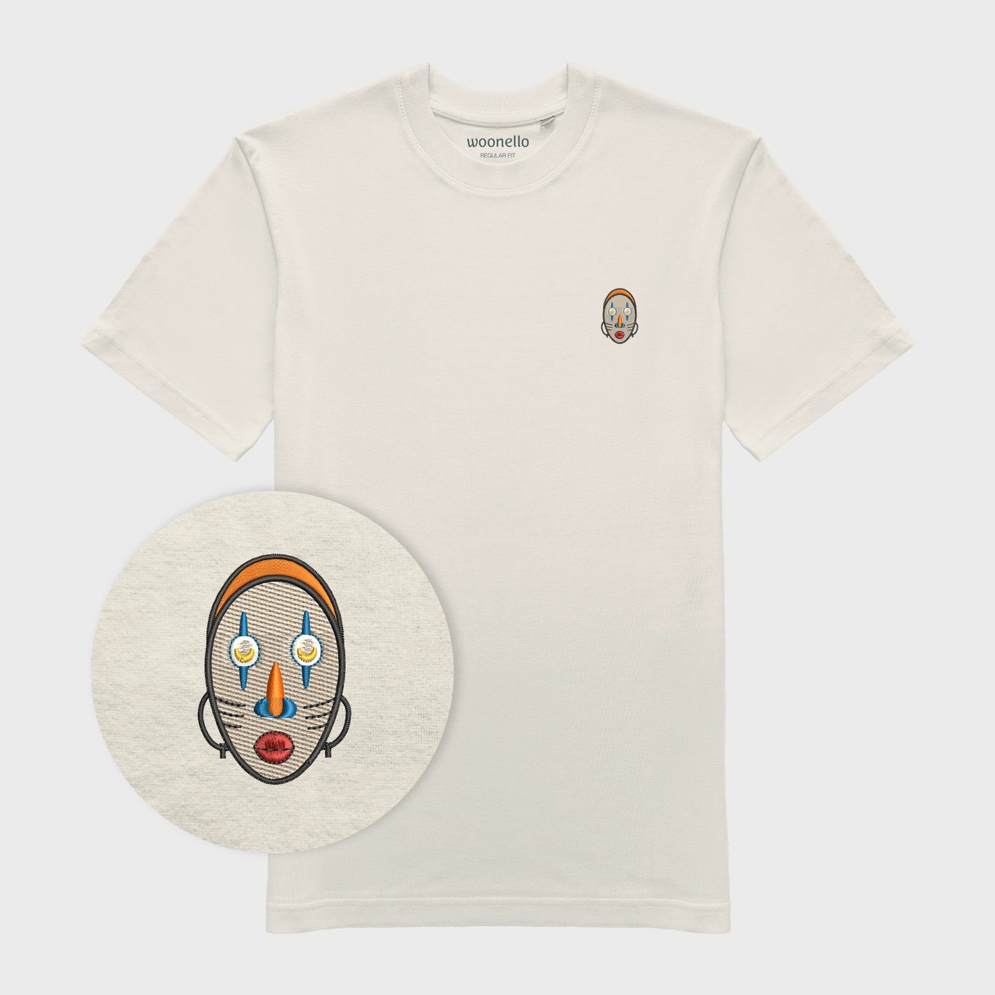 Unisex-T-Shirt petrol mit bestickter Brustpartie, Fokus auf Design, abstraktes afrikanisches Maske mit halbmondförmigen Augen