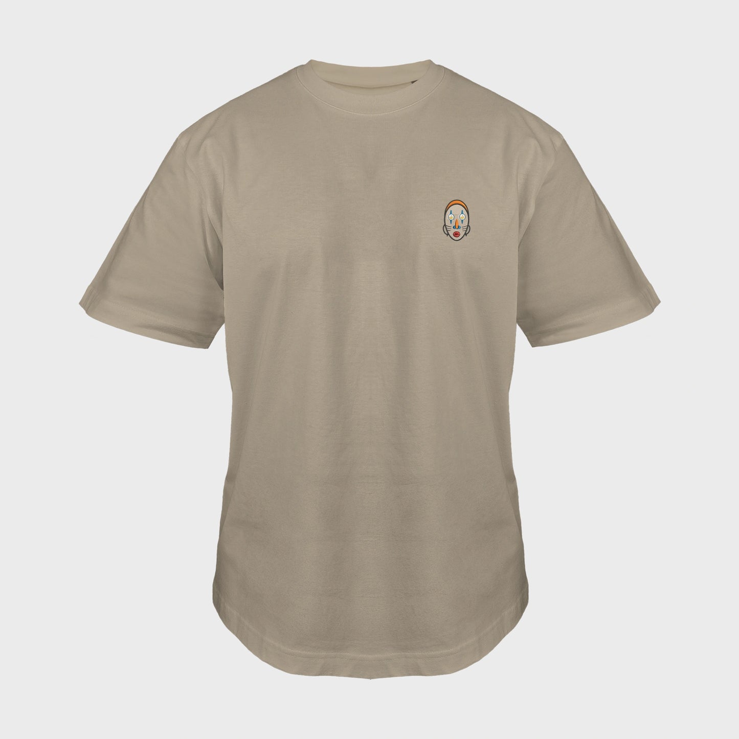 Unisex-T-Shirt Oversize mastic mit bestickter Brustpartie, abstraktes afrikanisches Maske mit halbmondförmigen Augen, vorderansicht mann