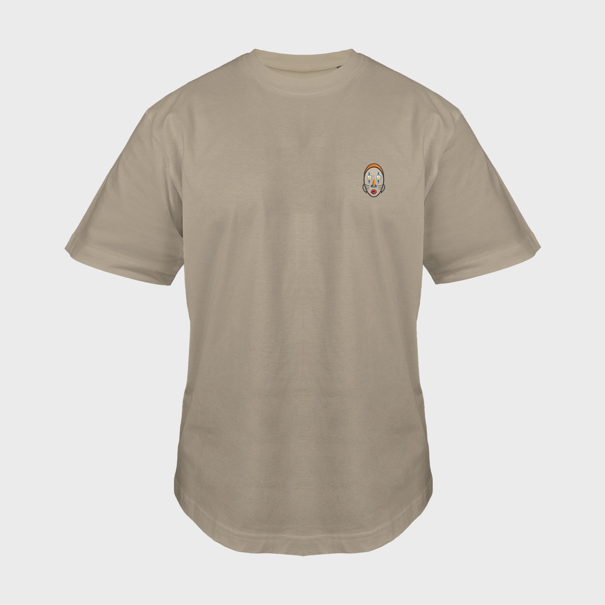 Unisex-T-Shirt Oversize mastic mit bestickter Brustpartie, abstraktes afrikanisches Maske mit halbmondförmigen Augen, vorderansicht mann