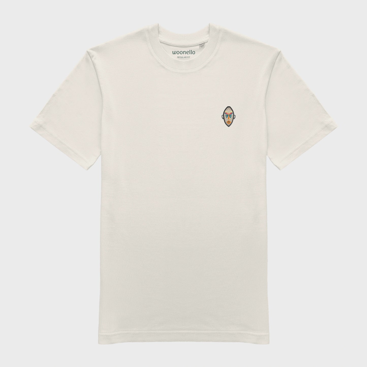 Unisex-T-Shirt cremeweiß mit bestickter Brustpartie, afrikanischer Maske mit symmetrischen Gesichtszügen und geometrischen Formen