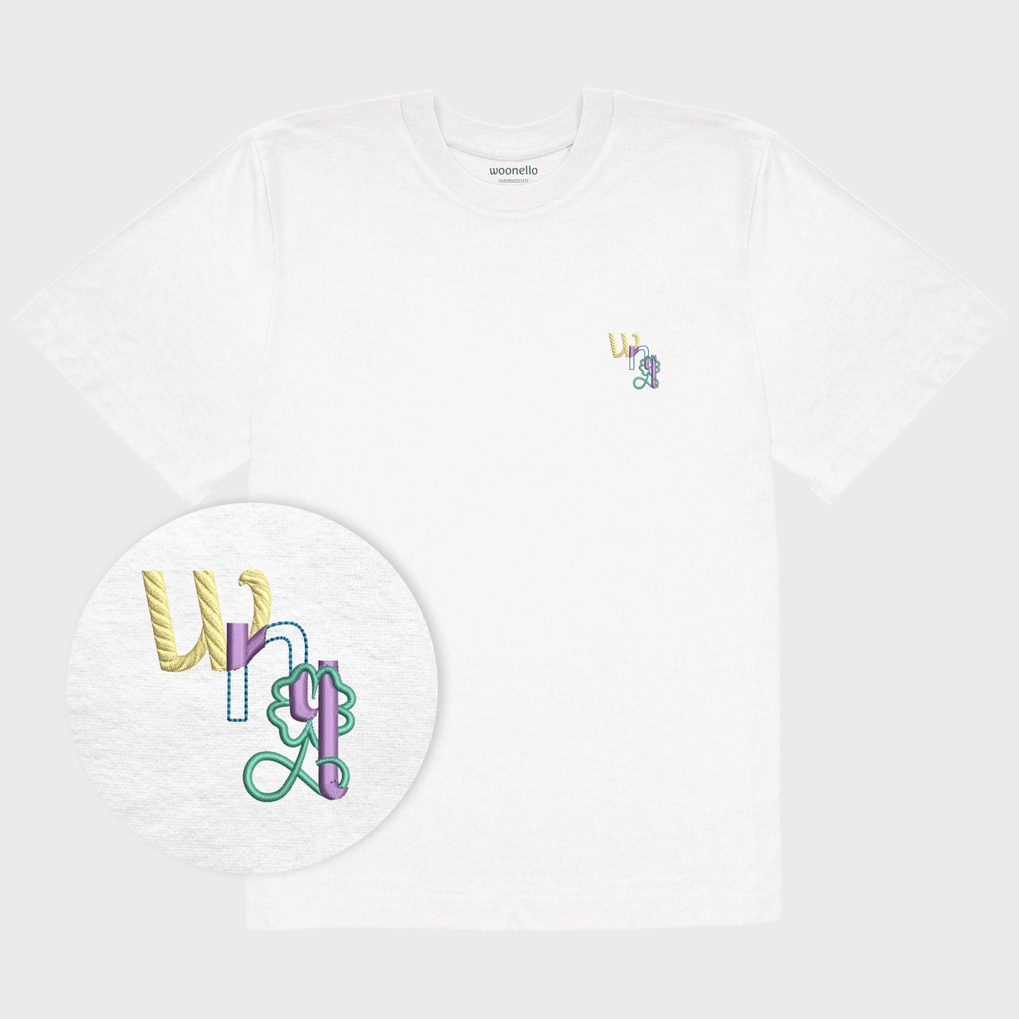 Unisex-T-Shirt Oversize weiß mit bestickter Brustpartie, Fokus auf Design, WNL-Logo (Kurzform von Woonello) mit Kleeblatt-Unendlichkeitssymbol