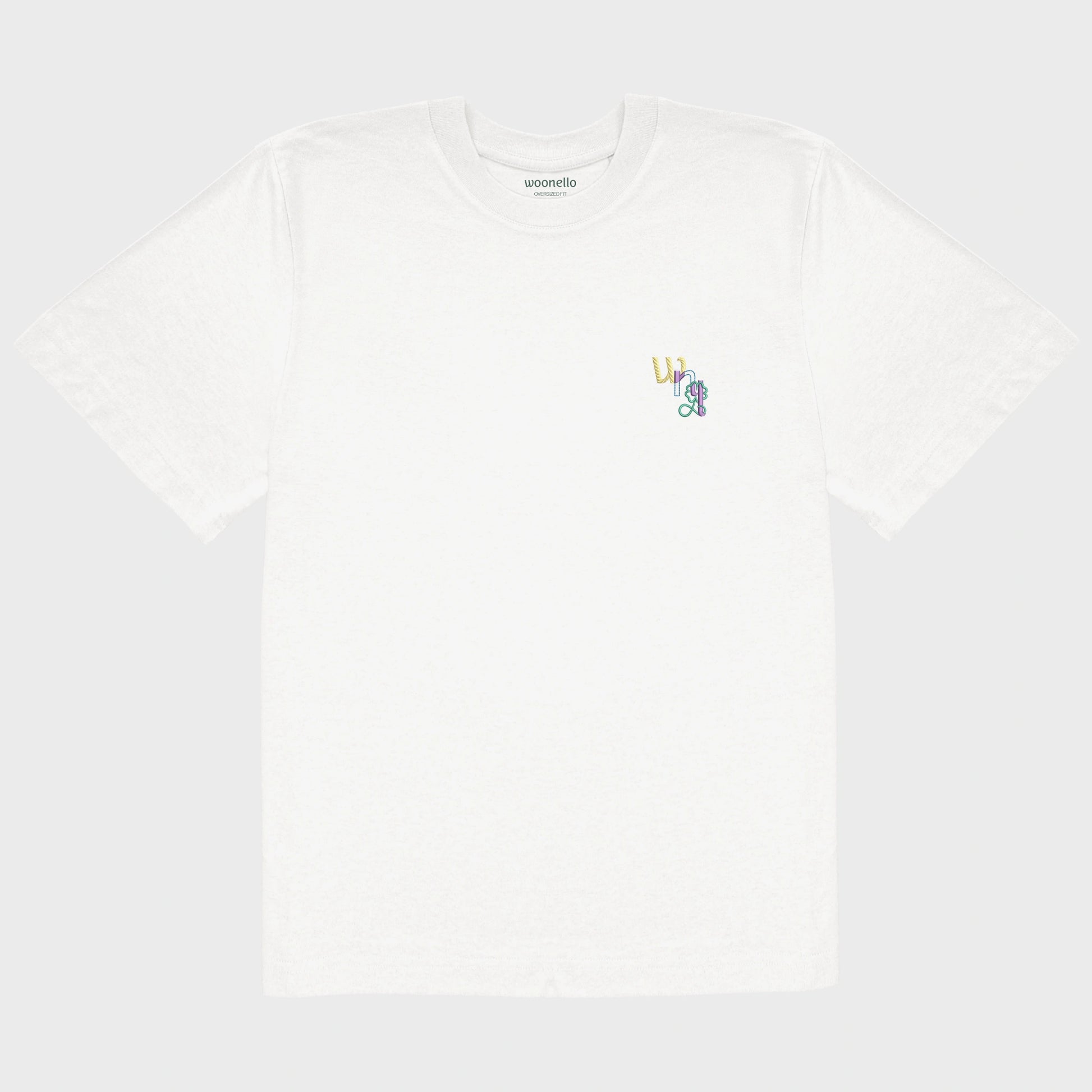 Unisex-T-Shirt Oversize weiß mit bestickter Brustpartie, WNL-Logo (Kurzform von Woonello) mit Kleeblatt-Unendlichkeitssymbol